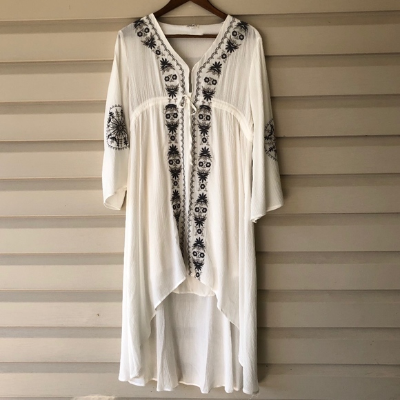 glam Dresses & Skirts - GLAM White Embroidered Dress in EUC - Size Small